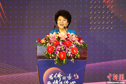 國務(wù)院僑辦主任裘援平在專題活動開幕式上致辭。