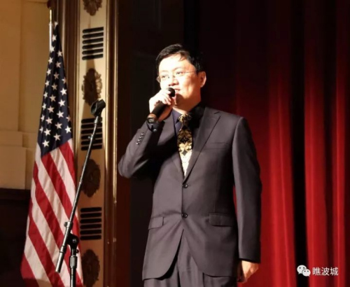 藝術(shù)團(tuán)團(tuán)長、國僑辦宣傳司副司長劉為杰講話。（美國僑報(bào)）