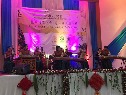 東華大學(xué)民樂團(tuán)帶來精彩表演。