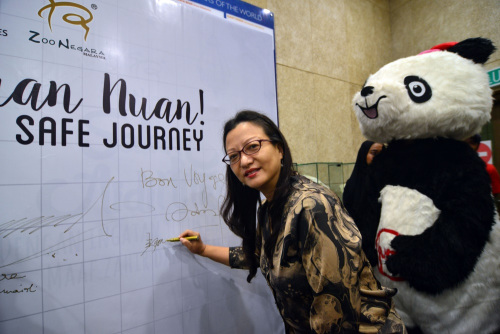 嘉賓簽名寄語活動。