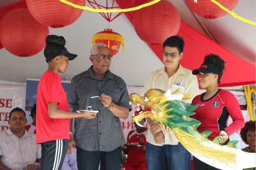 特多教育部長(zhǎng)加西亞為龍點(diǎn)睛。