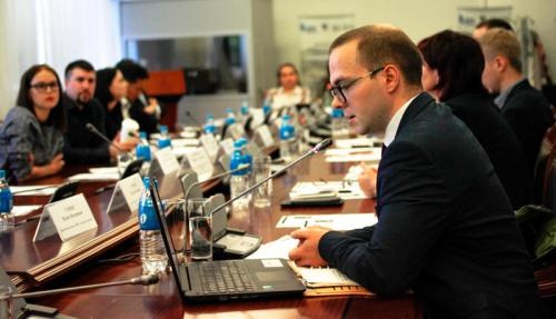 索寧在一次會(huì)議上。受訪者供圖