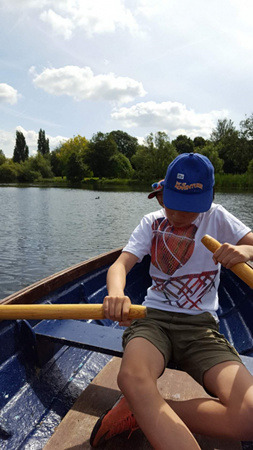 小劉最喜歡水上運(yùn)動。（英國《華聞周刊》）