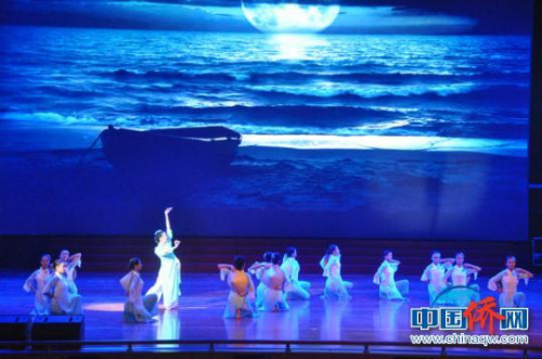 圖為京族女子群舞《海弦花》 林浩 攝 圖為京族女子群舞《海弦花》 林浩 攝