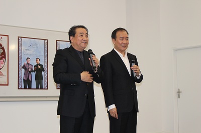 姜昆、戴志誠(chéng)合說(shuō)相聲《樂(lè)在其中》。