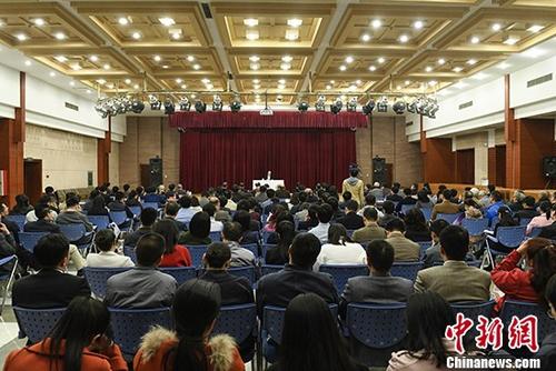 10月26日，國務(wù)院僑辦召開學(xué)習(xí)貫徹黨的十九大精神專題會議，黨組書記許又聲傳達十九大精神并提出學(xué)習(xí)貫徹要求。 <a target='_blank' >中新社</a>記者 崔楠 攝