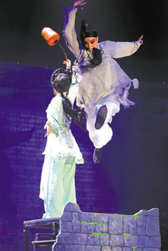 甌劇《水牢》演出現(xiàn)場。 劉偉 攝