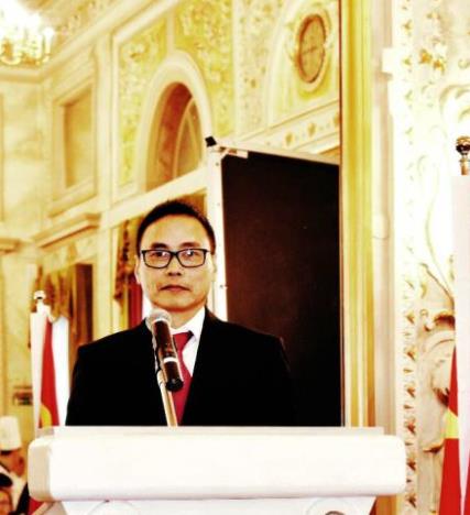 意大利全球福迪卡服飾集團(tuán)董事長(zhǎng)、 意大利佛羅倫薩華星藝術(shù)團(tuán)副團(tuán)長(zhǎng)陳福強(qiáng)