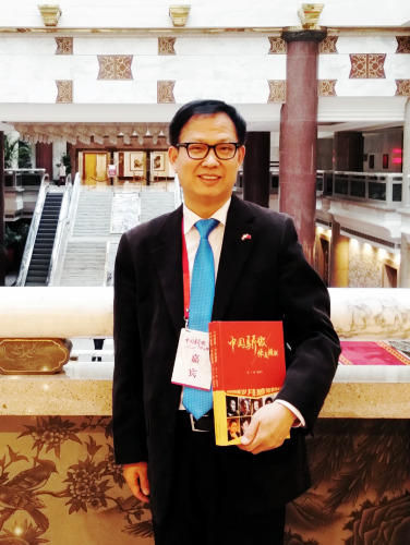 全荷華人社團(tuán)聯(lián)合會(huì)副主席、旅荷湖北同鄉(xiāng)會(huì)會(huì)長(zhǎng)、荷蘭嘉樂(lè)世界旅游公司董事長(zhǎng)葉武