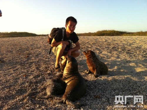 黃泓翔在厄瓜多爾做調(diào)研。