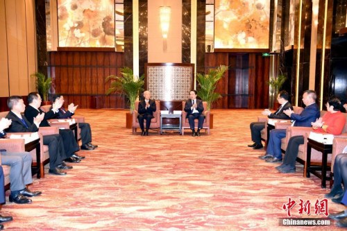 11月9日，國(guó)務(wù)院僑辦副主任譚天星在北京會(huì)見(jiàn)香港浙江省同鄉(xiāng)會(huì)聯(lián)合會(huì)訪問(wèn)團(tuán)。<a target='_blank' >中新社</a>記者 張勤 攝