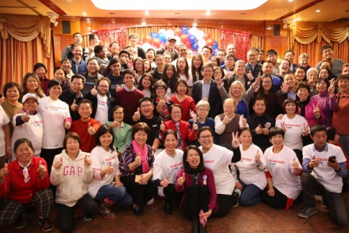 陳倩雯連任成功，創(chuàng)下歷史，支持者歡呼雀躍。（美國《世界日報(bào)》/洪群超 攝）