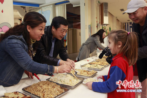 品嘗中華美食 （希臘《中希時報》）