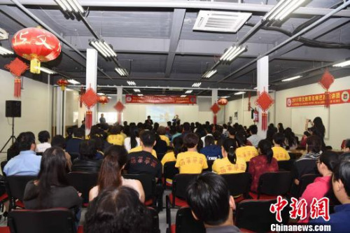 圖為巡講團(tuán)開講現(xiàn)場。　莫成雄 攝