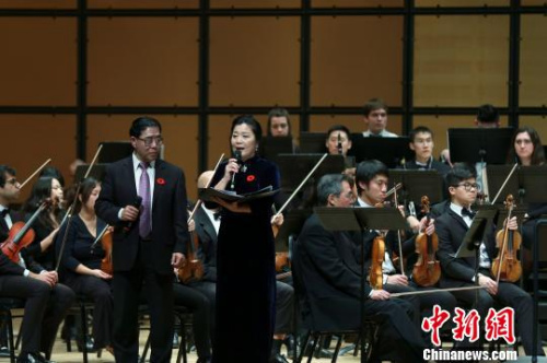 演唱中間穿插有憶述華人先僑艱辛歷史的深情朗誦。主辦方供圖