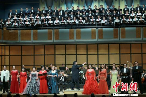 藝術(shù)家們合唱《天下一家向大同》。主辦方供圖