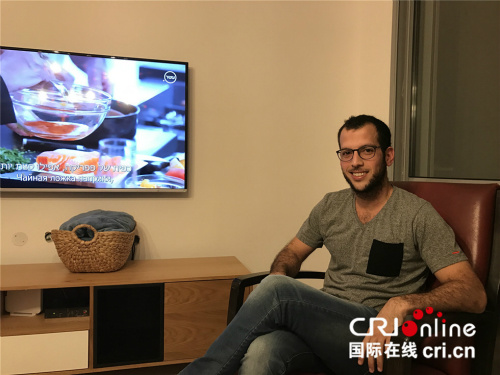 家住洛時哈因的德沃夫。(攝影孫伶俐)