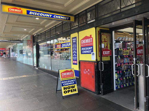 澳最大折扣連鎖藥房Chemist Warehouse (攝影 張喬童) 澳最大折扣連鎖藥房Chemist Warehouse (攝影 張喬童)