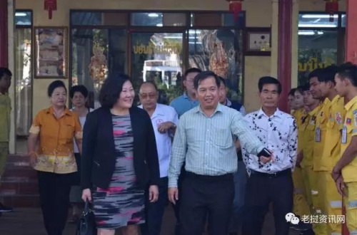 陳毅奮帶領(lǐng)海協(xié)會(huì)一行參觀萬(wàn)象華助中心 （“老撾資訊網(wǎng)”微信公眾號(hào)）