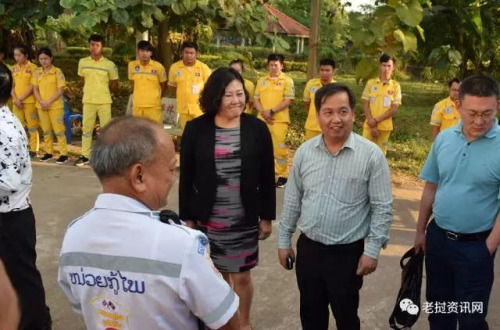 陳毅奮帶領(lǐng)海協(xié)會(huì)一行參觀萬(wàn)象華助中心 （“老撾資訊網(wǎng)”微信公眾號(hào)）