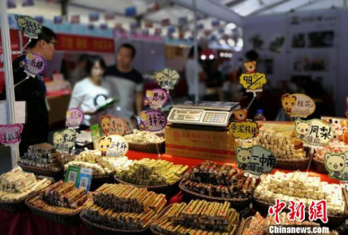 臺(tái)灣特色小食亮相梅州客家文博會(huì) 程景偉 攝 臺(tái)灣特色小食亮相梅州客家文博會(huì) 程景偉 攝