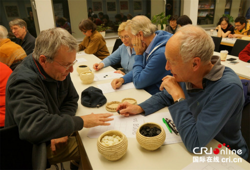 學員們現(xiàn)場演練。