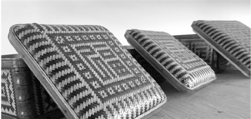 鐘宏云同浦江竹編手藝非遺傳承人葉道榮合作制作竹胎漆器