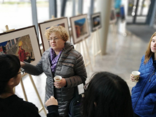 攝影展現(xiàn)場(chǎng)。