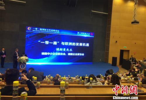 德國中小企業(yè)聯(lián)合會、德國企業(yè)家協(xié)會負責(zé)人博斯曼進行專題演講 梁婷 攝