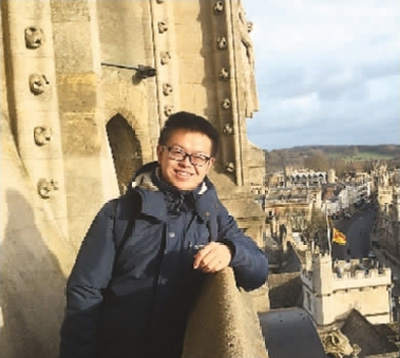 段澤裕在牛津大學(xué)圣瑪麗教堂參觀。近千年的歷史以及宏偉壯麗的建筑使他感受到了文化的厚重。