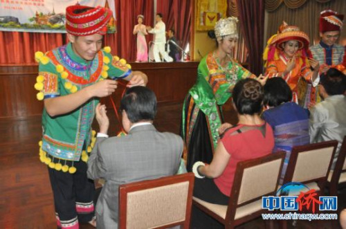 圖為藝術(shù)團(tuán)展示壯鄉(xiāng)文化 林浩 攝 圖為藝術(shù)團(tuán)展示壯鄉(xiāng)文化 林浩 攝