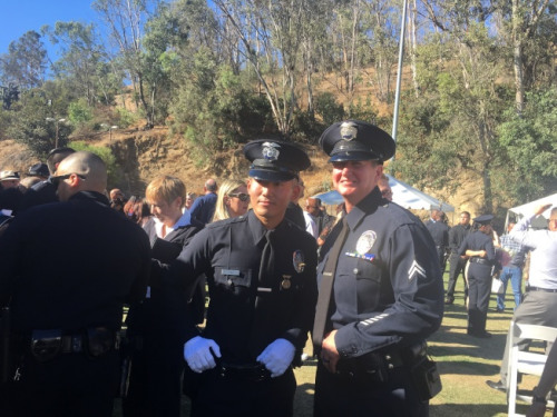 　畢業(yè)典禮結(jié)束后新警員合影。(美國《世界日報》記者王若然／攝影)