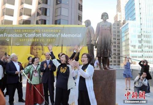 資料圖：當(dāng)?shù)貢r(shí)間9月22日，美國(guó)舊金山市圣瑪麗廣場(chǎng)，慰安婦雕像揭幕儀式隆重舉行，這也是美國(guó)主要大城市第一座慰安婦雕像。 <a target='_blank' >中新社</a>記者 劉丹 攝