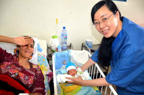 在突尼斯工作的14個月里，郭璐萍累計完成手術(shù)496臺。