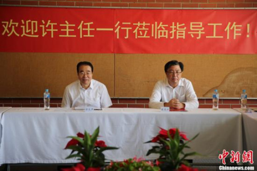 11月29日，中國國務(wù)院僑務(wù)辦公室黨組書記、副主任許又聲在澳大利亞阿德萊德與當(dāng)?shù)貎S領(lǐng)及僑團(tuán)代表座談。圖為中國國務(wù)院僑務(wù)辦公室黨組書記、副主任許又聲(左)和中國駐阿德萊德總領(lǐng)事蔡思平。<a target='_blank' >中新社</a>記者 陶社蘭 攝