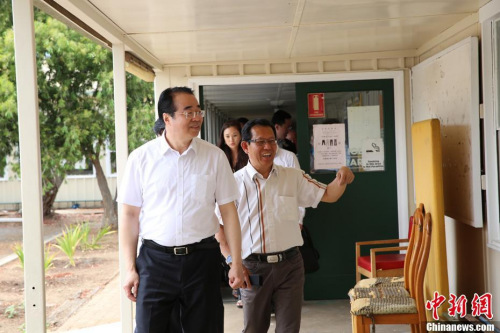 11月29日，中國國務(wù)院僑務(wù)辦公室黨組書記、副主任許又聲在澳大利亞阿德萊德參觀中文學(xué)校。<a target='_blank' >中新社</a>記者 陶社蘭 攝