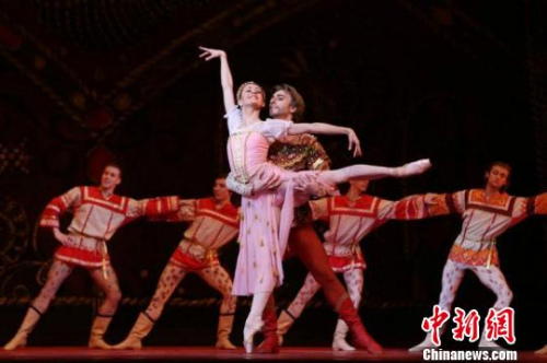 1日晚，第八屆“黑龍江之冬”國際文化藝術(shù)節(jié)在有著中國“音樂之都”美稱的哈爾濱正式開幕。主辦方 提供