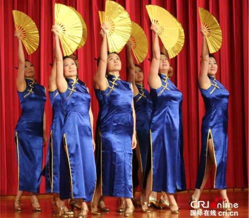 使館舞蹈隊(duì)表演節(jié)目。