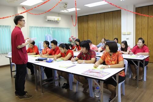 資料圖：中國老師給泰國老師培訓中文 