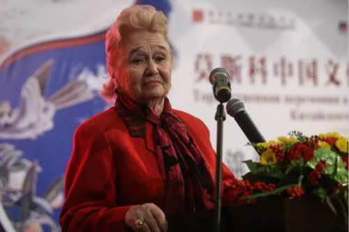 庫利科娃致辭。