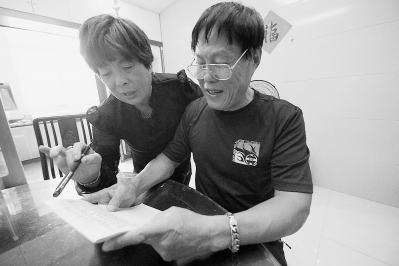 蔡加漸說，干環(huán)保就是跟臟、臭、累打交道。