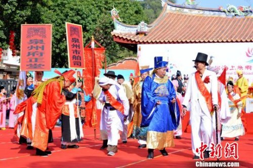 泉州知府、南安縣令、市舶司官員，以及國內(nèi)外客商等形象表演?！×挚?攝