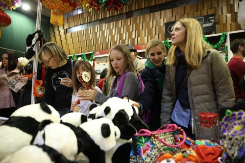 中國手工藝品受歡迎。