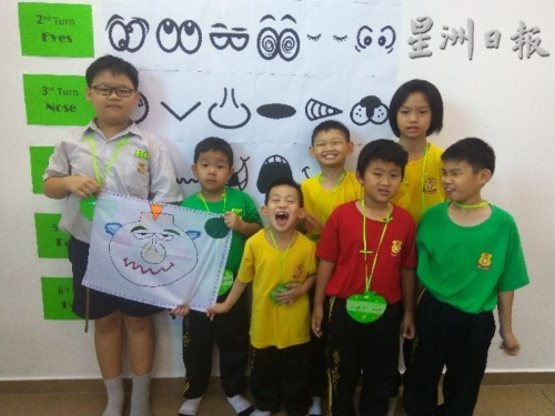 在教師的生動(dòng)教學(xué)下，孩子的笑聲滿室飄揚(yáng)。（馬來(lái)西亞《星洲日?qǐng)?bào)》）