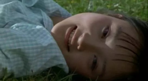 《天浴》里為了回城“批條子”，被場部男人輪流玩弄的“破鞋”文秀