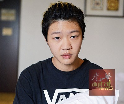 郭陽：飛機(jī)事故過程猶如電影情節(jié)，即刺激又可怕。（馬來西亞《光華日報》）