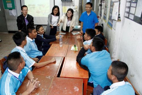 “逛三園”漢語(yǔ)實(shí)戰(zhàn)訓(xùn)練。