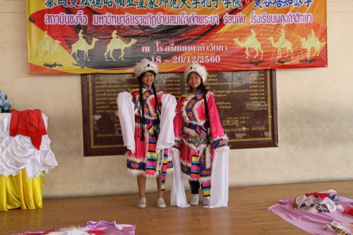 “千挑萬(wàn)選”了解中國(guó)民族服飾。