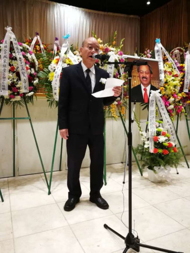 中華總商會會長陳杰民贊揚李孟賢一生致力于服務華人小區(qū)。(記者黃少華／攝影)