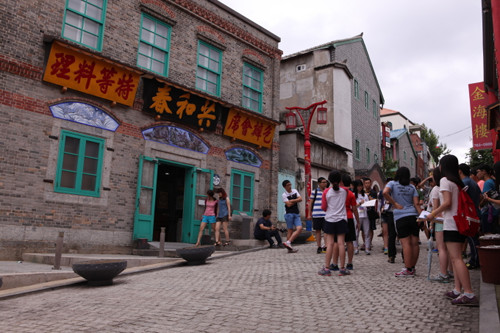 韓國炸醬面博物館門口寫有“共和春”三個大字的牌匾。(韓國亞洲經(jīng)濟(jì)中文網(wǎng))